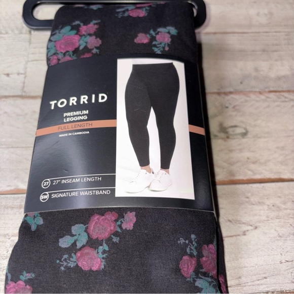 Torrid  Full Length Signature Waist Premium Leggings Sydney Floral Black 4X - Picture 5 of 14